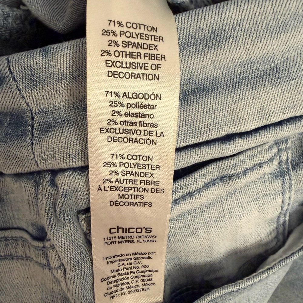 Chico’s light wash floral embroidered denim jeans size 8/10 - Picture 5 of 7